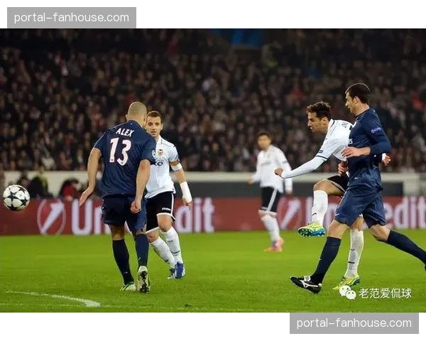 战术板：解析巴黎圣日耳曼对阵萨格勒布时“5-1防守”体系的成功运用。