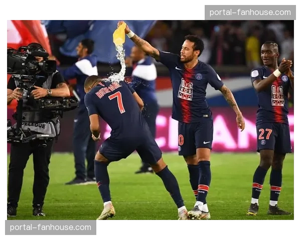 官方：因球场安全检测未达标，蒙彼利埃对阵洛里昂比赛延期