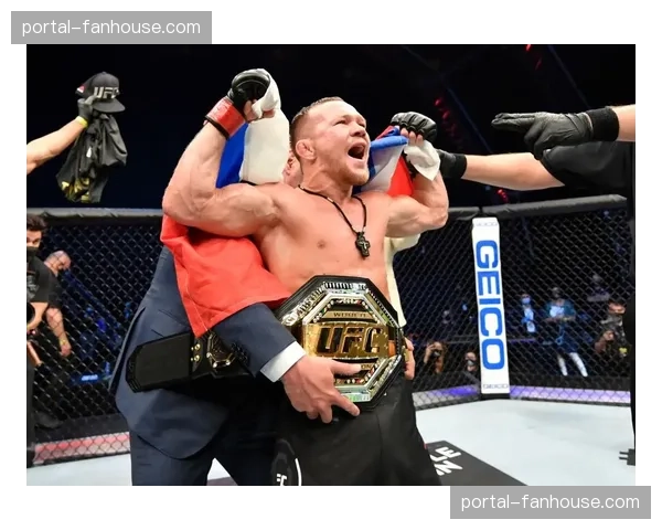 “站立VS摔柔：彼得·严与梅拉布·德瓦利什维利的核心技术博弈”